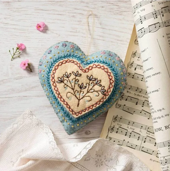 Corinne Lapierre - Mini Felt Craft Kit Embroidered Heart