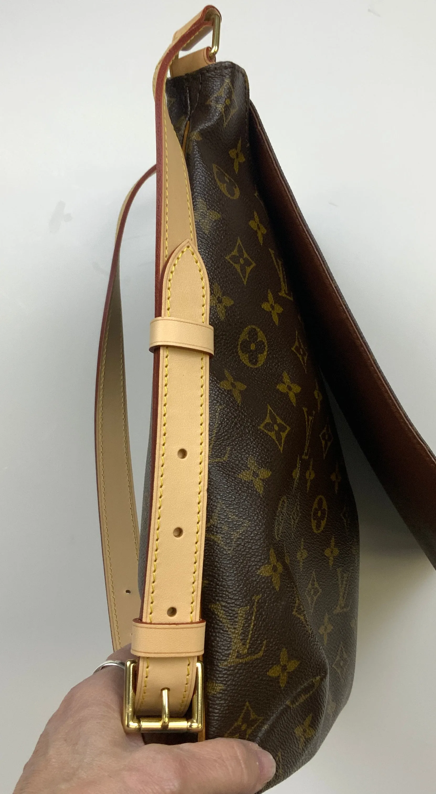 Crossbody Designer By Louis Vuitton  Size: Large