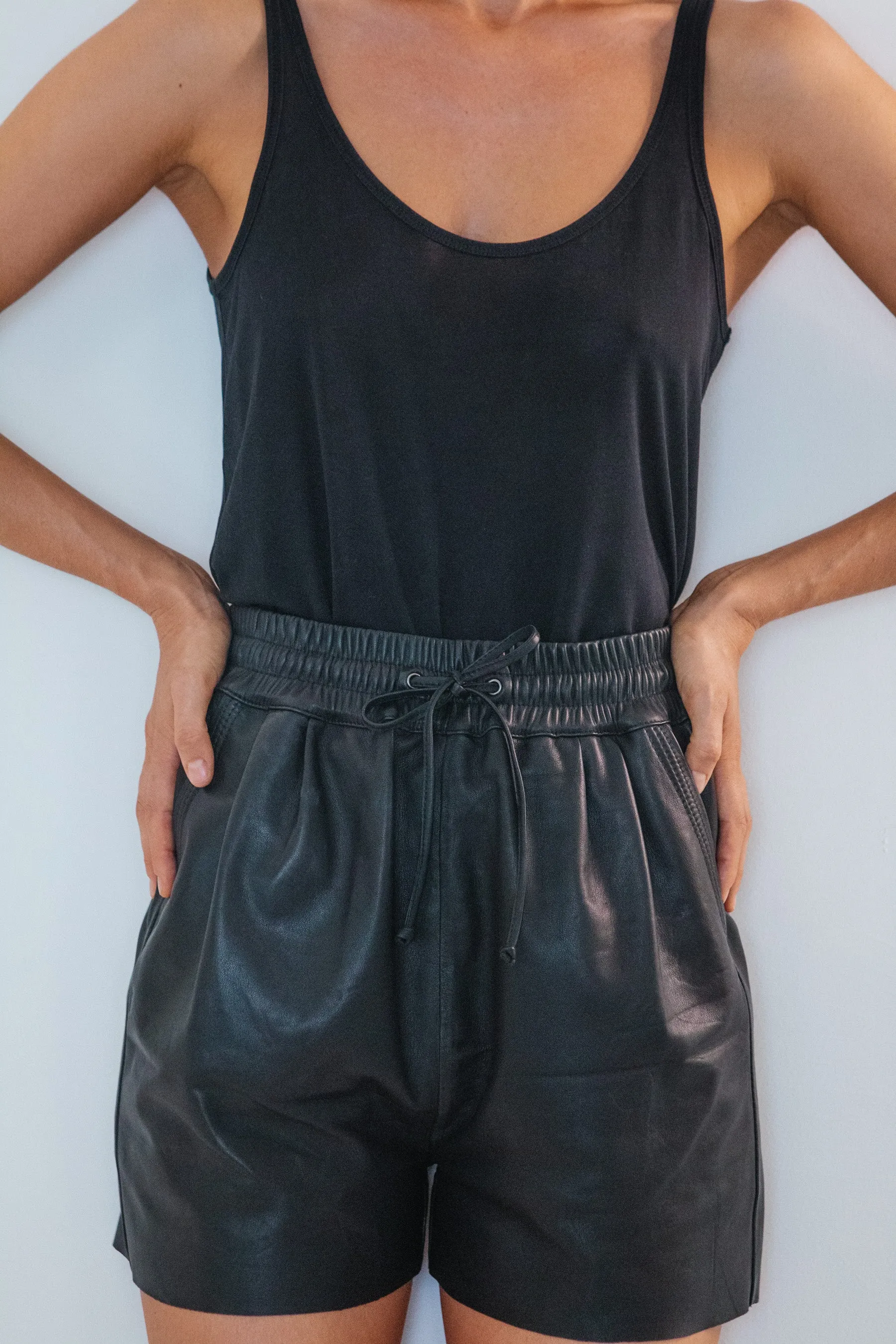 EVA LEATHER SHORT - BLACK